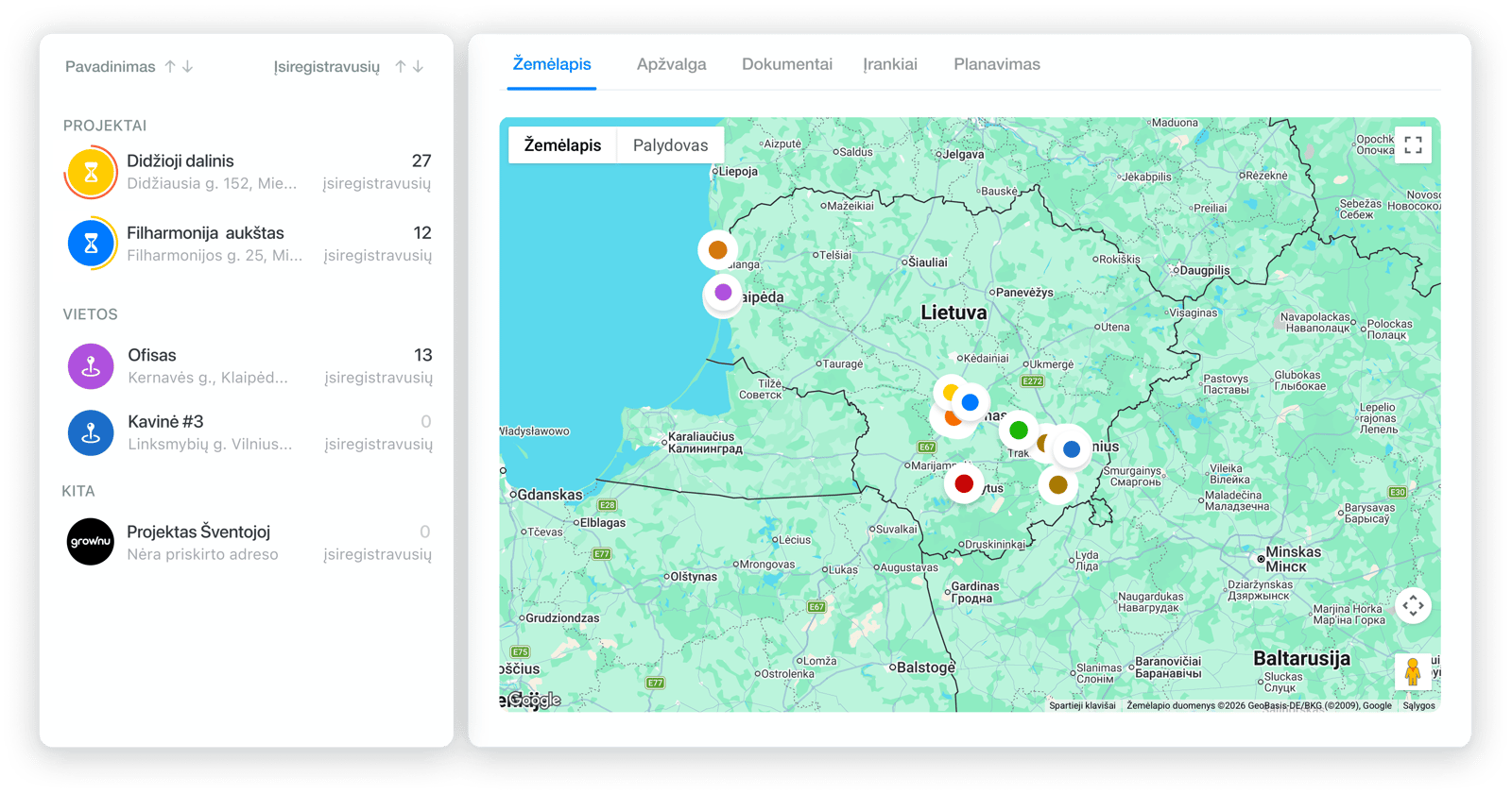 Projektų ir objektų vaizdas sistemoje su aktyviai registruojamu darbo laiku ir žemėlapiu su adresais